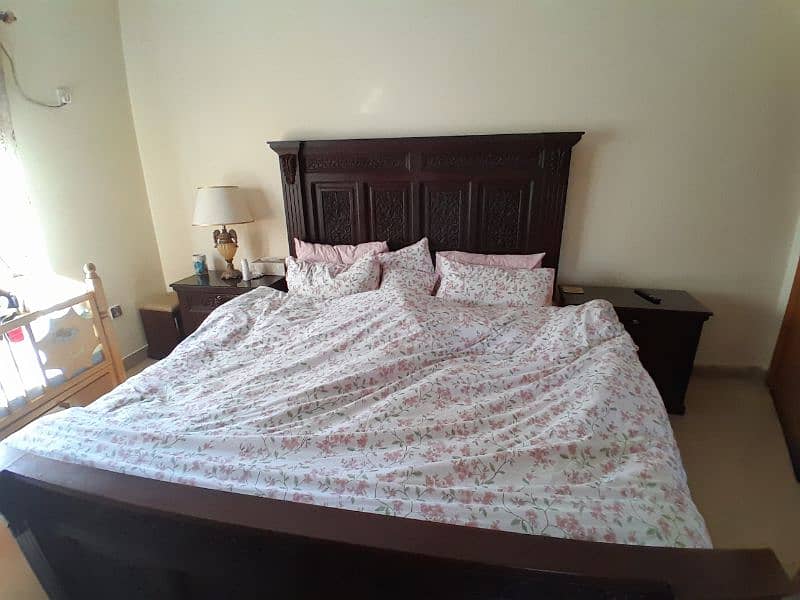 King size Bed Set and Dressing Table 1