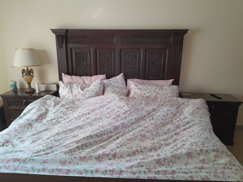 King size Bed Set and Dressing Table 7