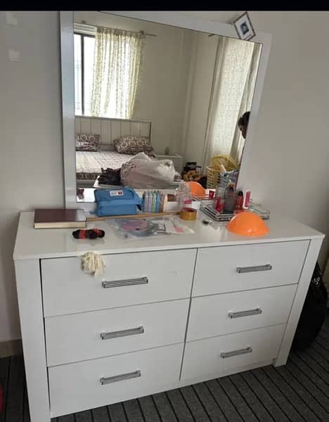 2 side tables and dressing table only 1
