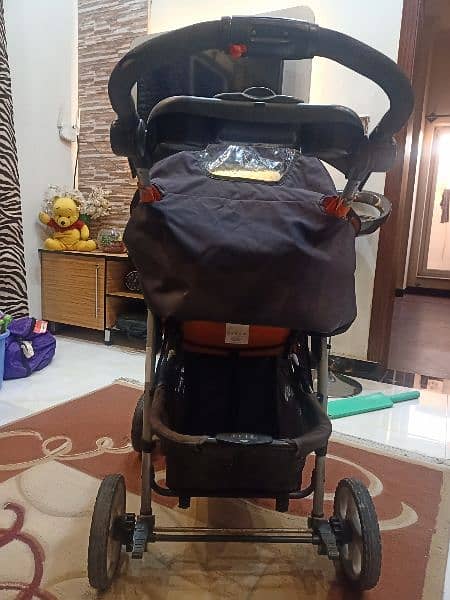 want to sale  pram in excellent condition 3