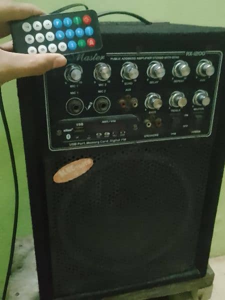 Bluetooth speaker master sounds good and nice volume. 10/10 condition 0