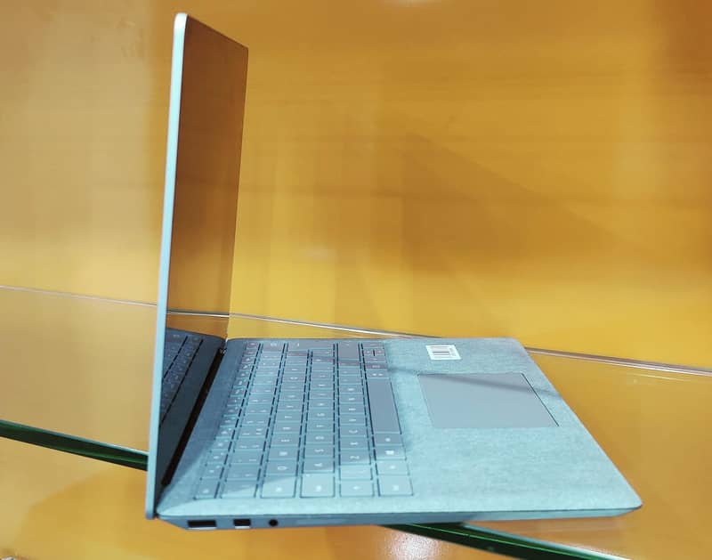 Microsoft Surface Core i7 8th Generation 3