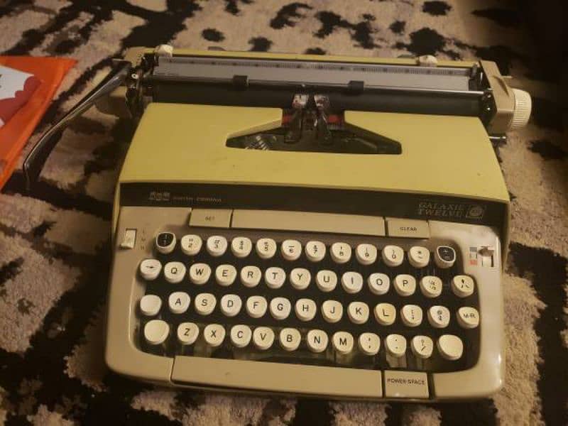 New VTG Smith Corona Galaxie 12 Typewriter 3