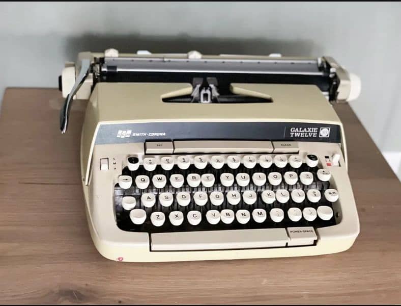 New VTG Smith Corona Galaxie 12 Typewriter 9