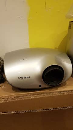 Samsung SP-D400 DLP Projector (3000:1, 4000 ANSI Lumens, 1024x768 XGA)