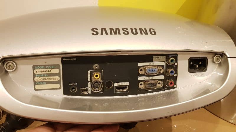 Samsung SP-D400 DLP Projector (3000:1, 4000 ANSI Lumens, 1024x768 XGA) 3
