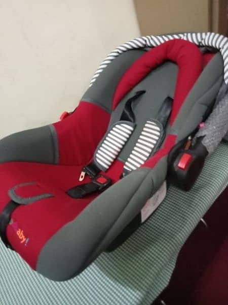 baby carry cot and car seat 1