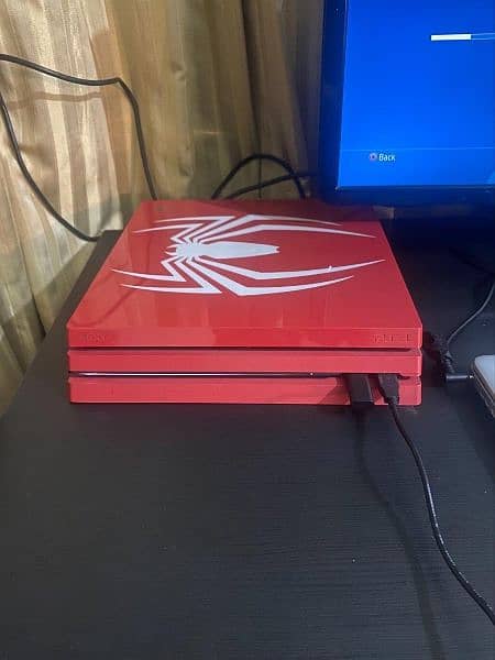 ps4 pro (spider-man limited edition) + sony gold headset + 2 games 1