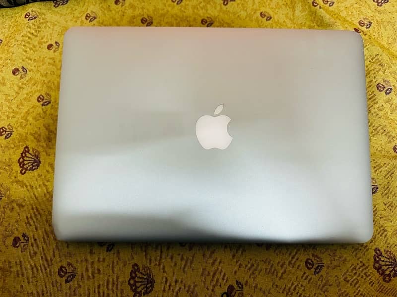 macbook pro 2015 in okey condition urgent sale 2