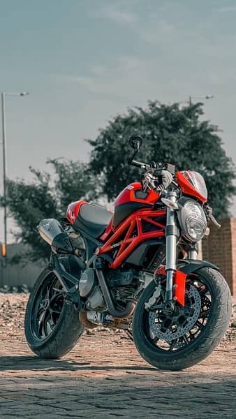 Ducati Monster 796c Total Genuine Condition 2
