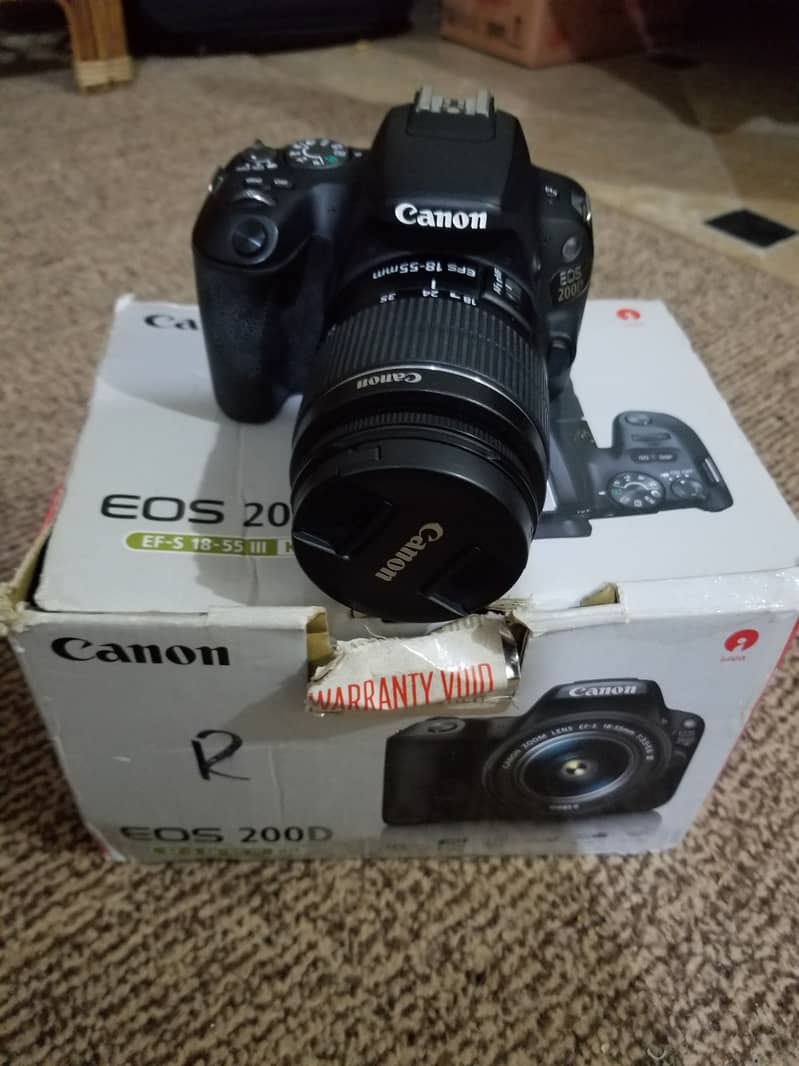 Canon EOS 200D with Box and Canon 18-55 MM 10/10 Condition 0