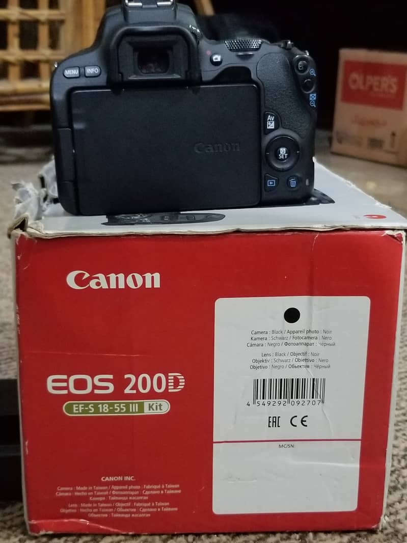 Canon EOS 200D with Box and Canon 18-55 MM 10/10 Condition 1