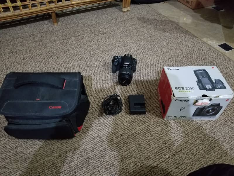 Canon EOS 200D with Box and Canon 18-55 MM 10/10 Condition 4
