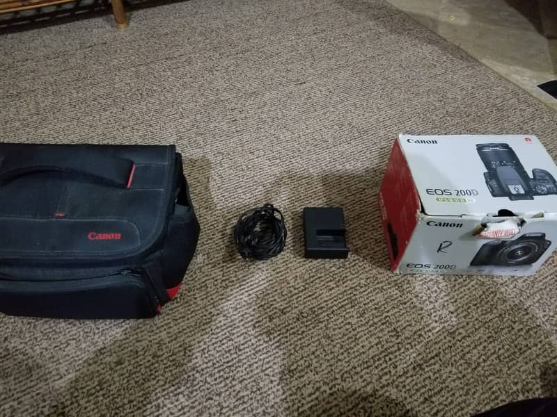 Canon EOS 200D with Box and Canon 18-55 MM 10/10 Condition 5