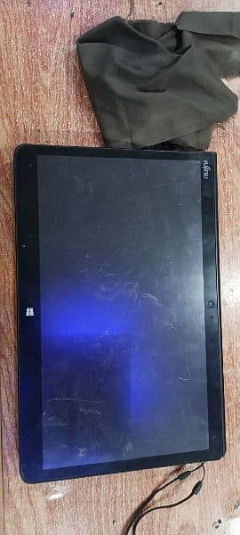 Fujitsu 760 tablet
Core i5 6th Generation
Ram 4Gb
Hard 128 0