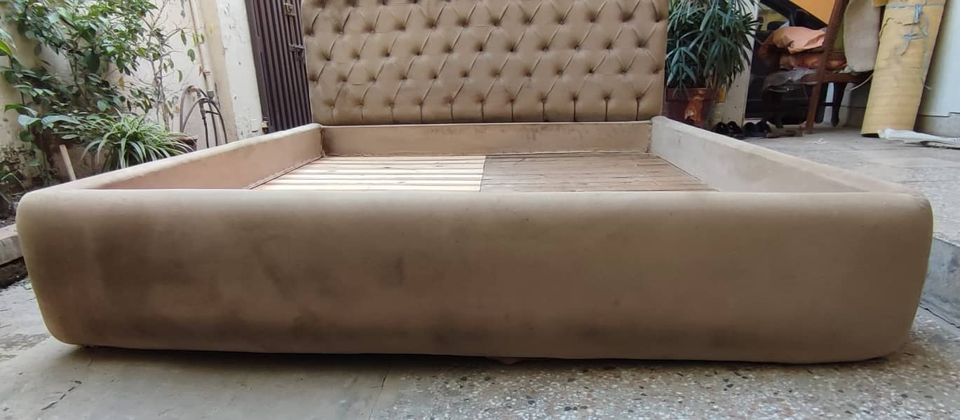 Queen Size Bed. Sheesham & 8 inch MoltyFoam Mattress. O3244833221. 9