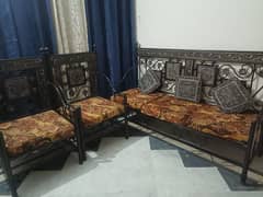 5 SEATER IRON SOFA SET IN GOOD CONDITION
