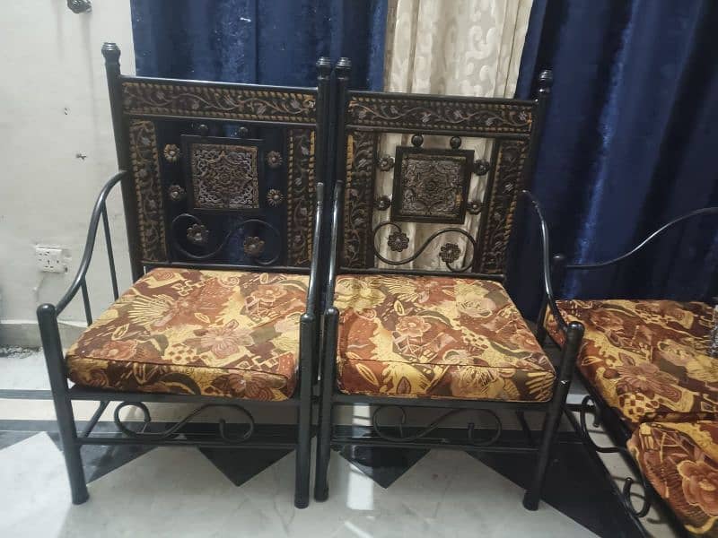 5 SEATER IRON SOFA SET IN GOOD CONDITION 2