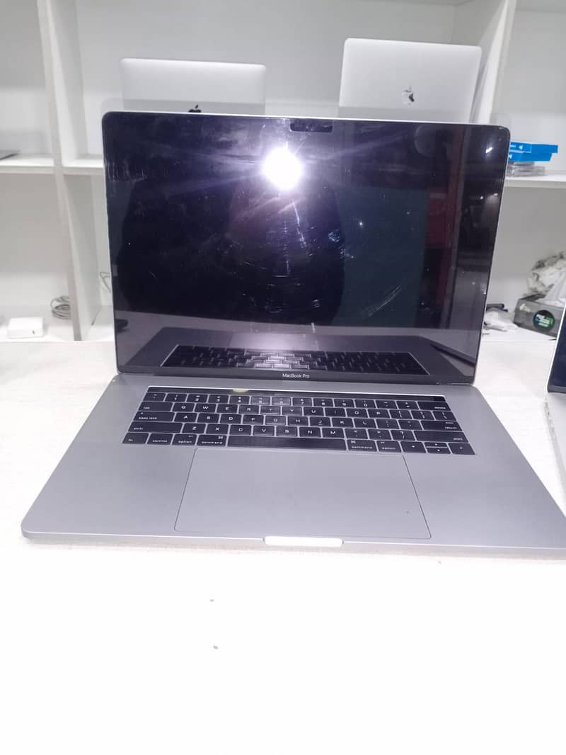 2015 Apple MacBook Pro with intel i7 15-inch 2