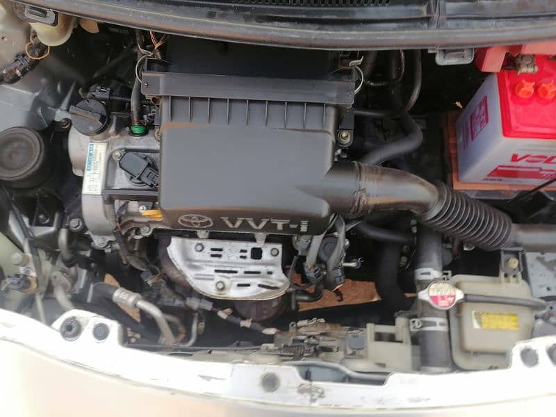 Toyota Vitz RS 1.3 Original 10