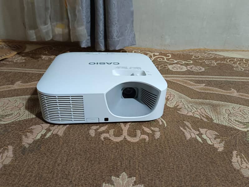 casio l. e. d multimedia projector almost new o3oo 291875o 0