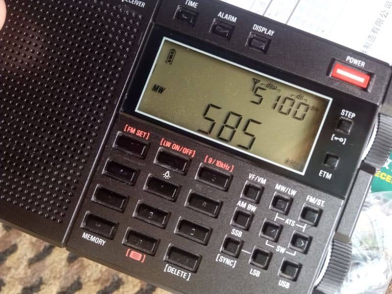 Tecsun PL-330 All Band Digital Radio with SSB 16