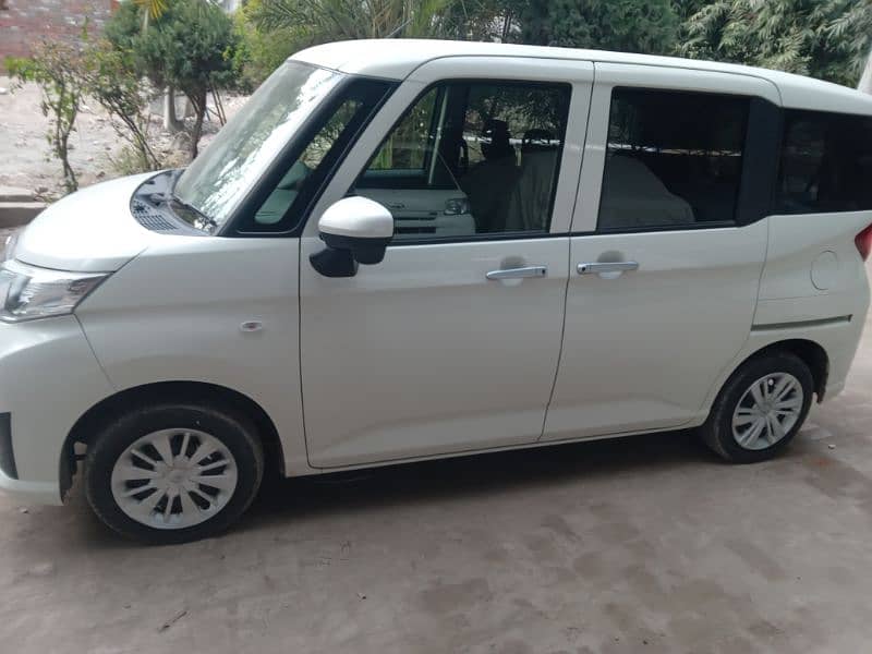 Toyota Roomy 1000cc  JAPANESE 5