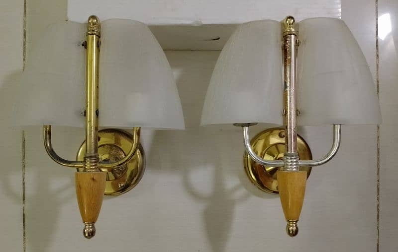 2 Used Wall lights with glass shades (2 x E27 holders in each light) 0