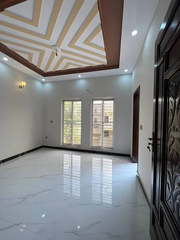 10 Marla Beautiful Design House Is Available For Rent In Lahore 3