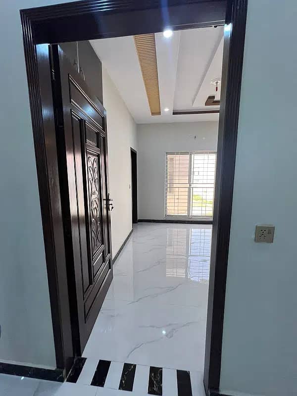 10 Marla Beautiful Design House Is Available For Rent In Lahore 7