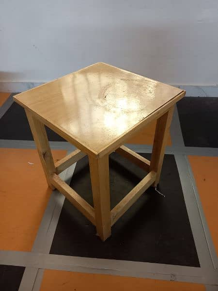 wooden stools 0