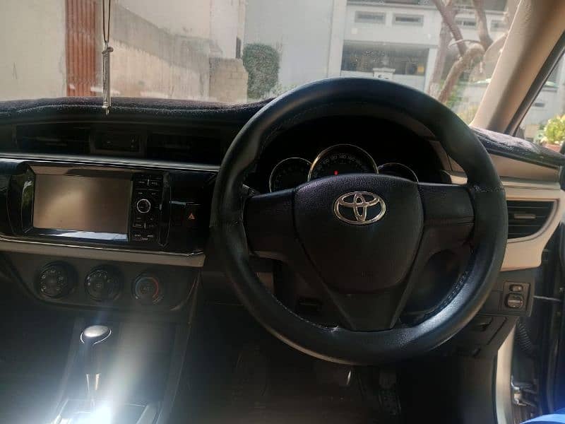 Toyota Corolla Altis 1.6 Model 2015 4