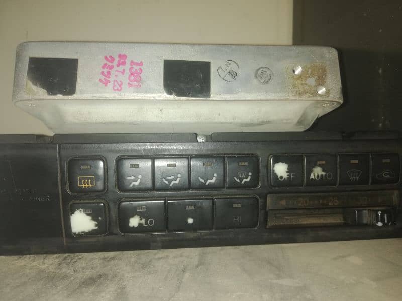 AC PANAL AND MAIN BOARD TOYOTA CROWN 94 0
