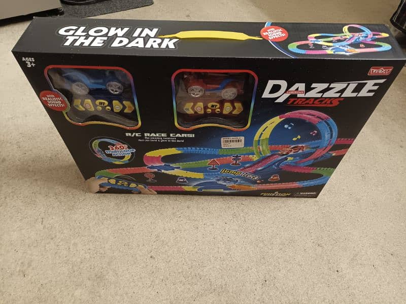 Dazzle glow in dark car racing track with 02 cars included in box 3
