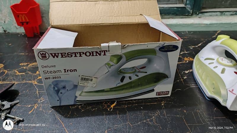 Westpoint Steam Iron 0