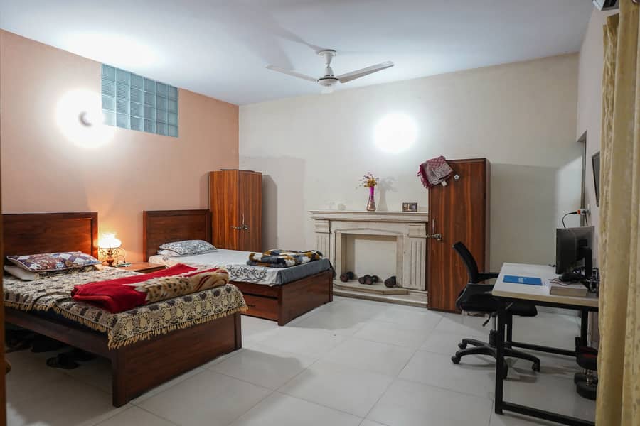 Comfortable and Affordable Hostel Accommodation in Model Town, Lahore 0