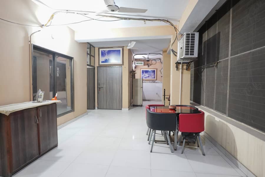Comfortable and Affordable Hostel Accommodation in Model Town, Lahore 4