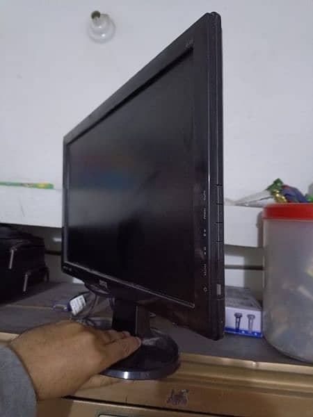2 x laptop and 1 lcd for urgent sale 9