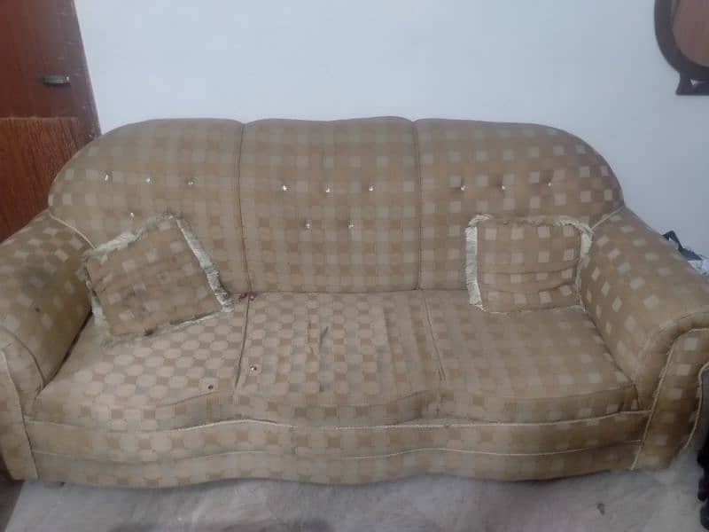 3+2+1 Sofa set for sale in good condition. 0321-4145819 1