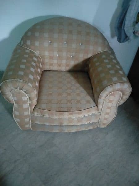 3+2+1 Sofa set for sale in good condition. 0321-4145819 2