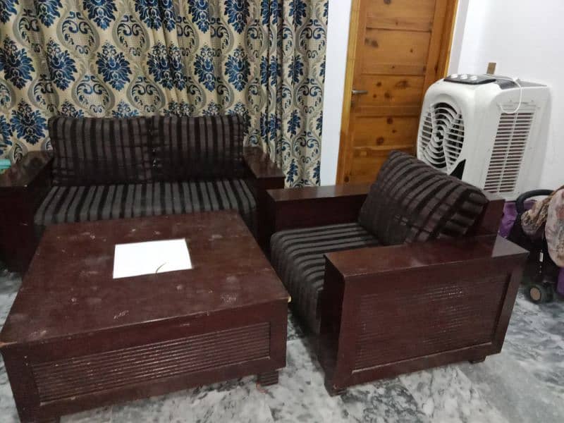 solid wooden sofa 5 seater with large size table in good condition 0