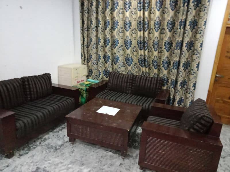 solid wooden sofa 5 seater with large size table in good condition 1