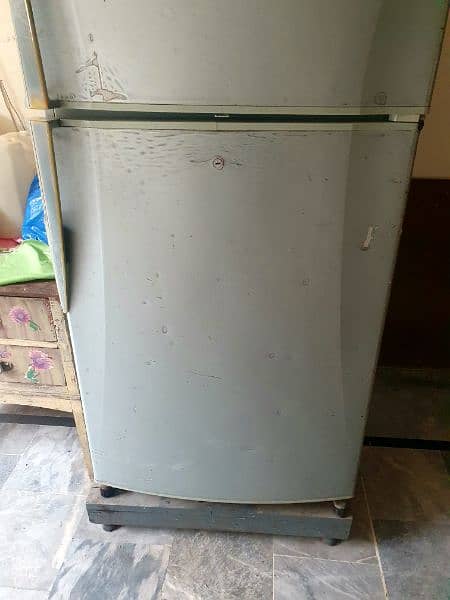 dawlance fridge full size signature series in excellent condition 1