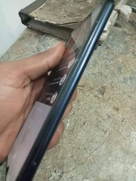 All ok,No open no repair 
box + charger
model "vivo y20"
one hand use 1