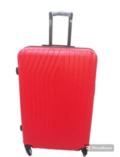 luggage bags/trolly bags with 4 wheels, imported from UAE. lot mall