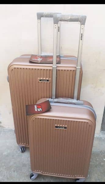 luggage bags/trolly bags with 4 wheels, imported from UAE 10