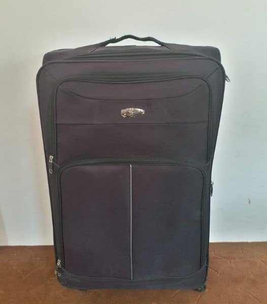luggage bags/trolly bags with 4 wheels, imported from UAE 11