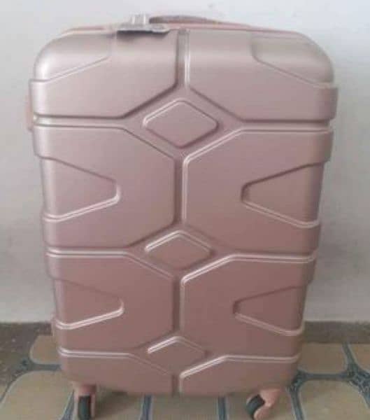 luggage bags/trolly bags with 4 wheels, imported from UAE 12