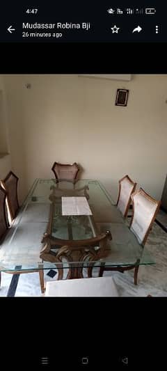 dining table with 6 chairs like new