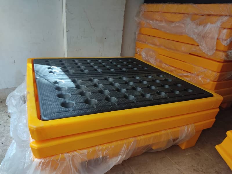 secondary spill containment pallet. HDPE pallet for 1,2,4 drums 6